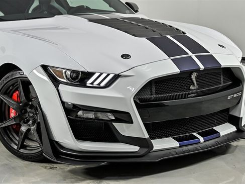 Used 2022 Ford Mustang Shelby GT500 w/ Carbon Fiber Track Pack RWD image 2