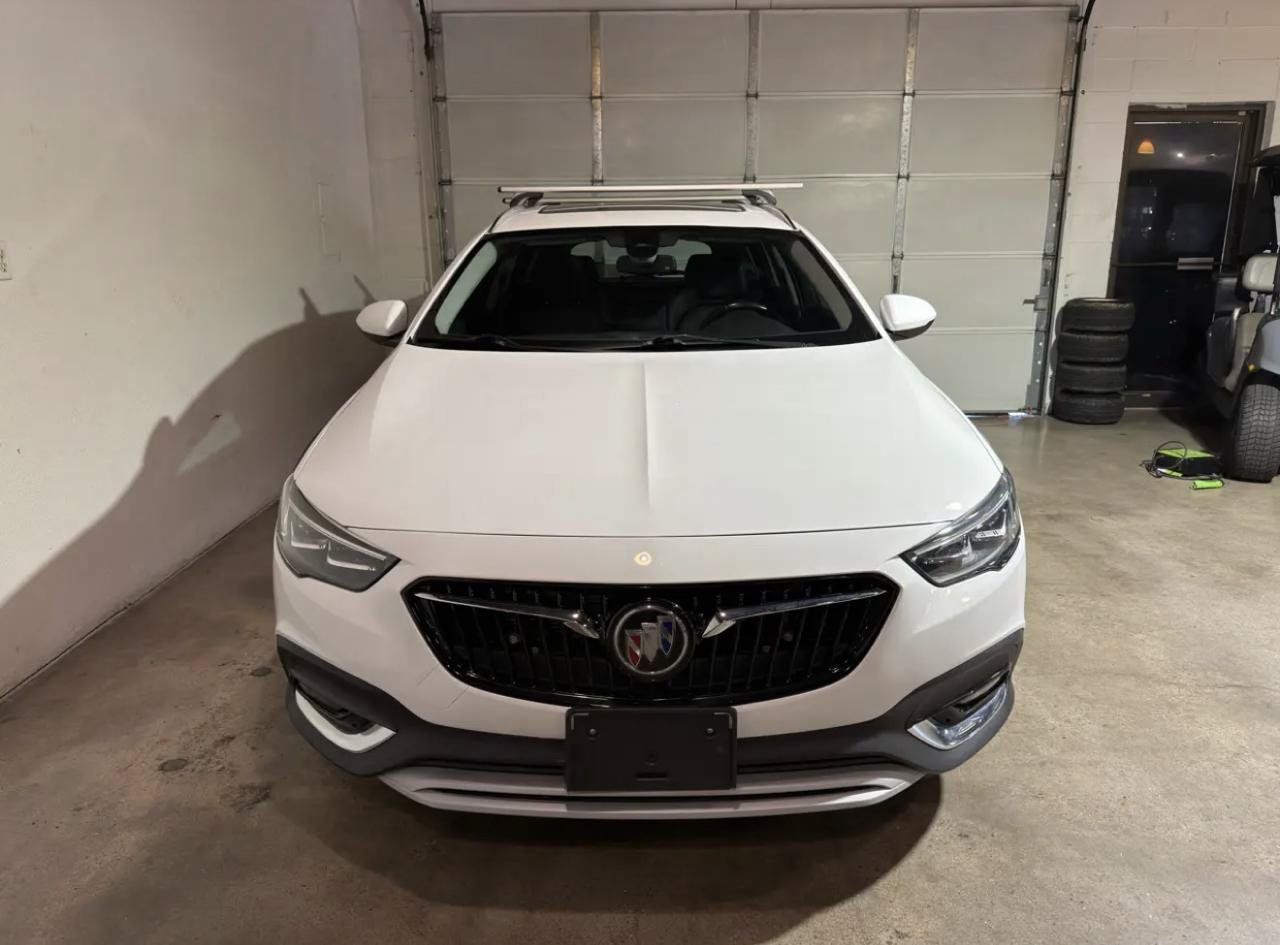 Used 2018 Buick Regal Essence w/ Driver Confidence Package #1 AWD/4WD image 3