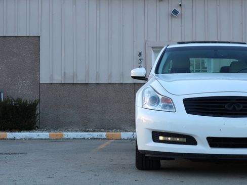 Used 2009 INFINITI G37 x Sedan w/ Premium Pkg image 4