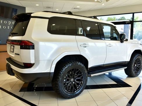 Used 2024 Lexus GX 550 image 6