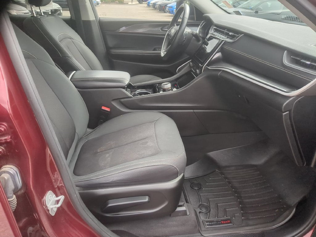 Used 2022 Jeep Grand Cherokee L Laredo w/ Luxury Tech Group I AWD/4WD image 32