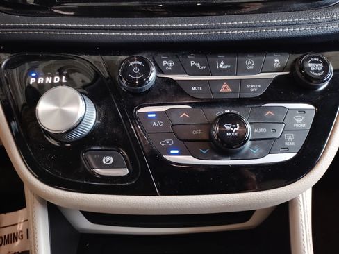 Used 2021 Chrysler Pacifica Limited w/ Premium & Safety Sphere Group AWD/4WD image 35