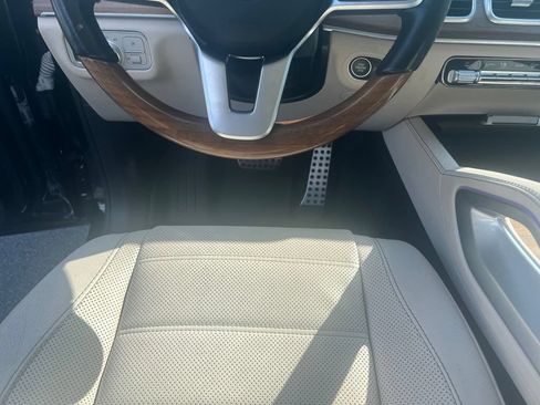 Used 2022 Mercedes-Benz GLS 580 4MATIC image 16