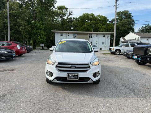 Used 2017 Ford Escape SE FWD image 2