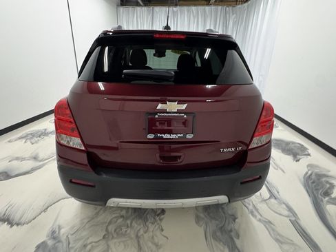 Used 2016 Chevrolet Trax LT w/ LT Sun and Sound Package FWD image 7