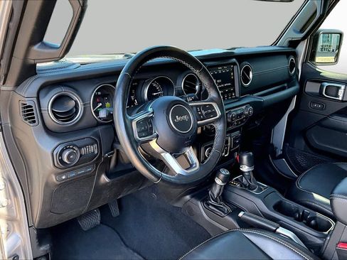 Used 2021 Jeep Wrangler Unlimited Sahara w/ Cold Weather Group AWD/4WD image 15