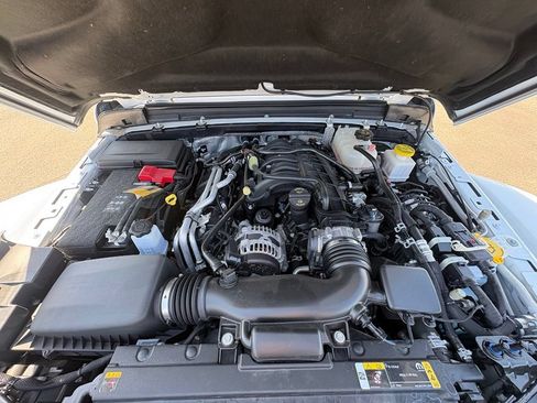 Used 2025 Jeep Gladiator Mojave AWD/4WD image 30