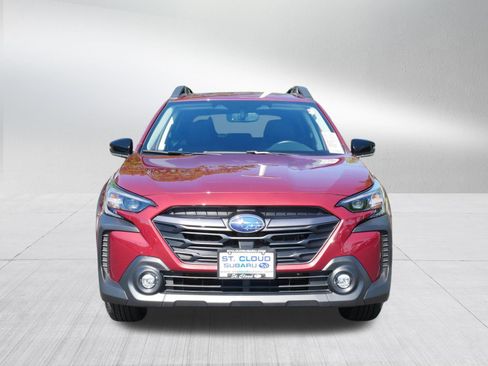 Used 2025 Subaru Outback Premium AWD/4WD image 2