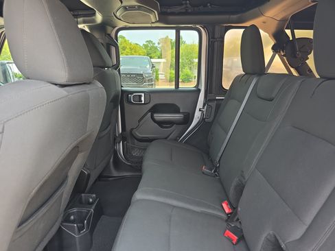 Used 2018 Jeep Wrangler Unlimited Sport S AWD/4WD image 29