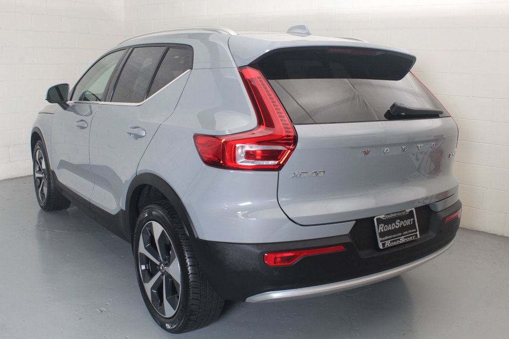 Used 2025 Volvo XC40 B5 Plus AWD/4WD image 2