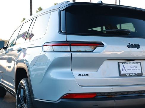 New 2025 Jeep Grand Cherokee L Limited image 8