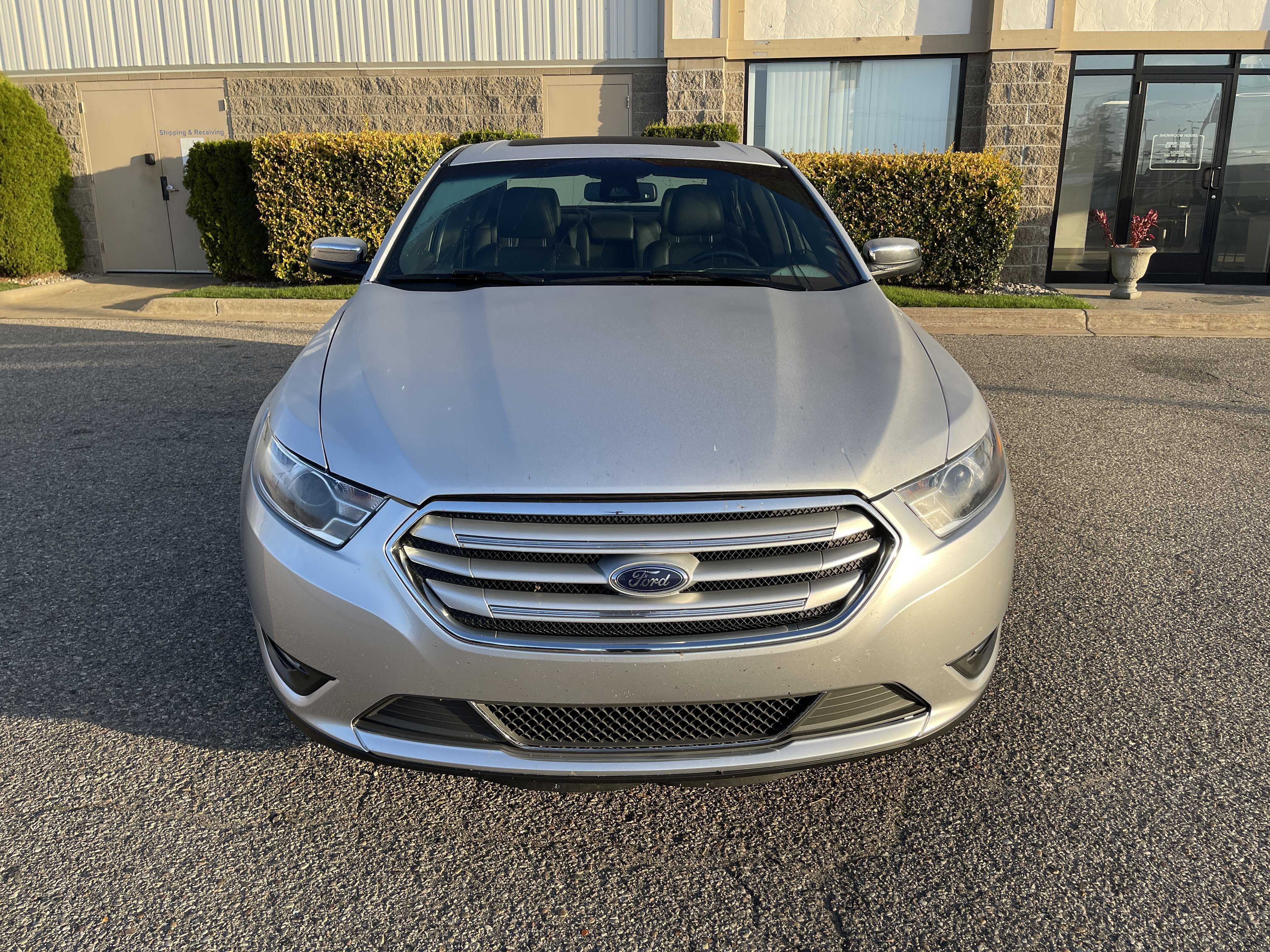 Used 2019 Ford Taurus Limited AWD/4WD image 9