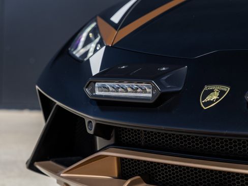 Used 2024 Lamborghini Huracan Sterrato image 20