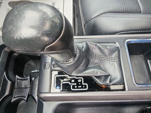 Used 2019 Toyota Tacoma TRD Sport image 19