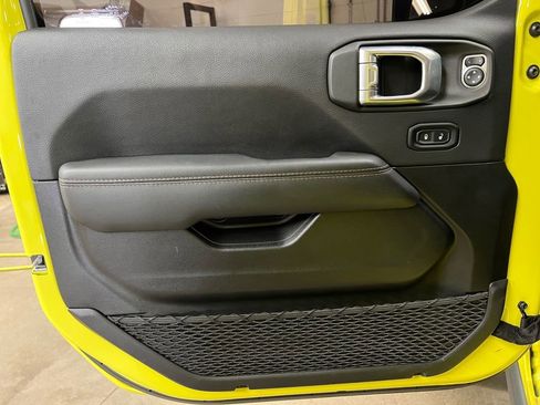 Used 2022 Jeep Wrangler Unlimited Rubicon w/ Dual Top Group image 34