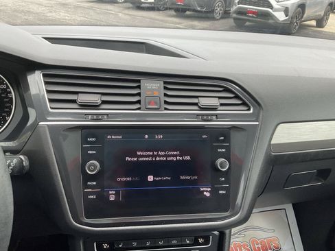 Used 2020 Volkswagen Tiguan SE w/ Panoramic Sunroof Package AWD/4WD image 19