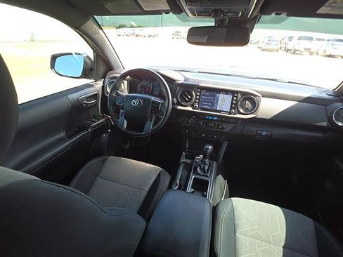 Used 2020 Toyota Tacoma TRD Off-Road w/ Advanced Technology Package AWD/4WD image 15