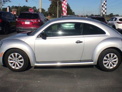 Used 2013 Volkswagen Beetle 2.5 image 5