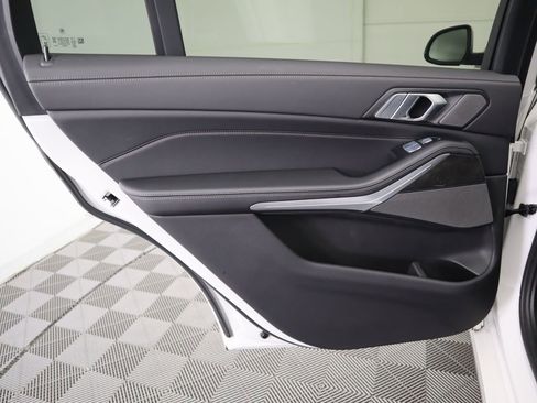 Used 2023 BMW X7 xDrive40i w/ Premium Package image 28