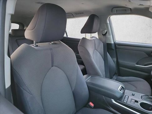 Used 2021 Toyota Highlander L image 15