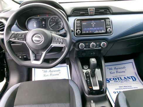 Used 2025 Nissan Versa SV FWD image 11