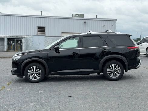 Used 2025 Nissan Pathfinder SL FWD image 8