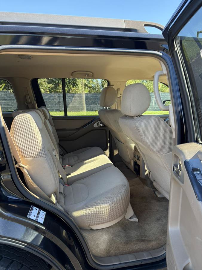 Used 2005 Nissan Pathfinder XE AWD/4WD image 12