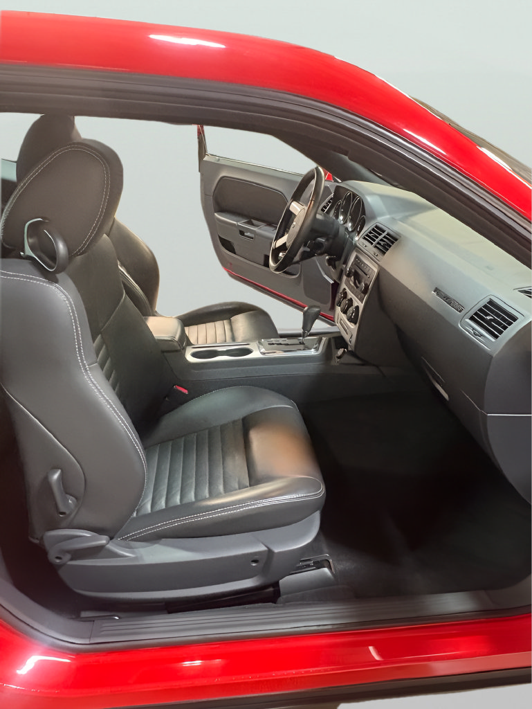 Used 2010 Dodge Challenger SE RWD image 10