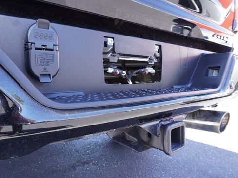 Certified 2025 GMC Canyon AT4 w/ Nightfall Edition AWD/4WD image 8