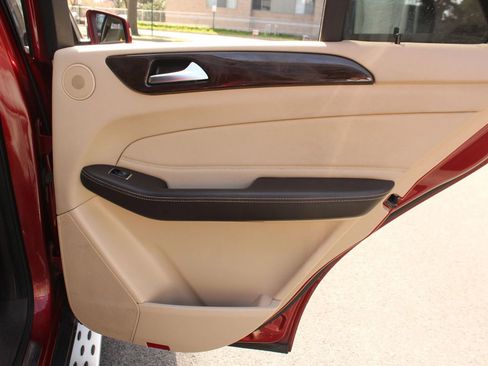 Used 2016 Mercedes-Benz GLE 350 w/ Premium Package image 23