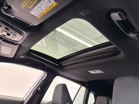 Certified 2024 Toyota Corolla Cross SE image 16