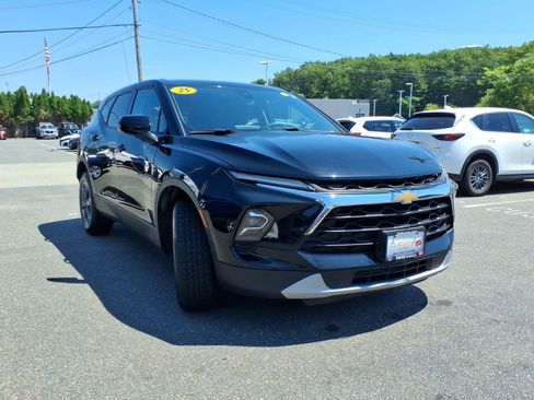 Used 2025 Chevrolet Blazer LT AWD/4WD image 3