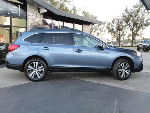 Used 2018 Subaru Outback 2.5i Limited AWD/4WD image 6