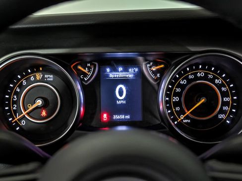 Used 2023 Jeep Gladiator Sport AWD/4WD image 16