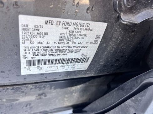 Used 2025 Ford Explorer ST-Line image 12