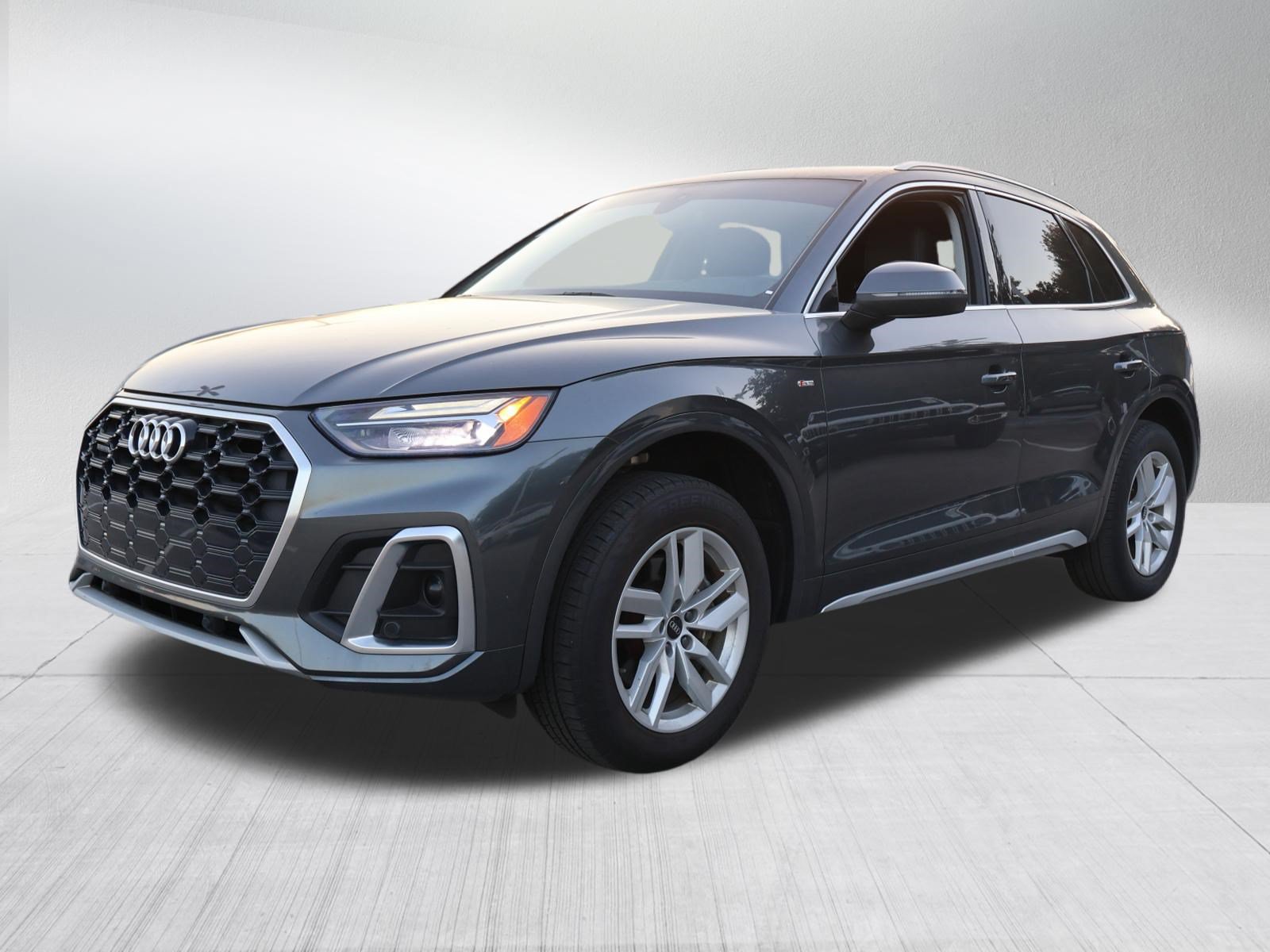 Used 2022 Audi Q5 2.0T Premium w/ Convenience Package AWD/4WD image 3