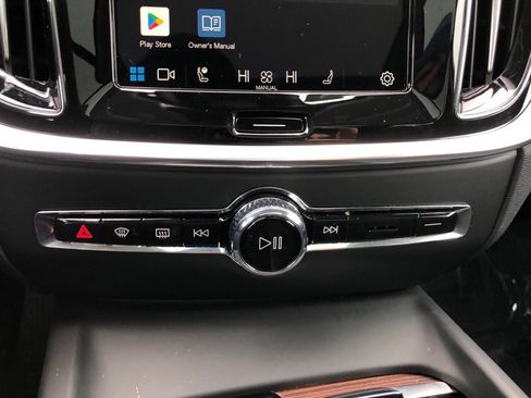 Used 2025 Volvo V60 B5 Cross Country Plus image 26