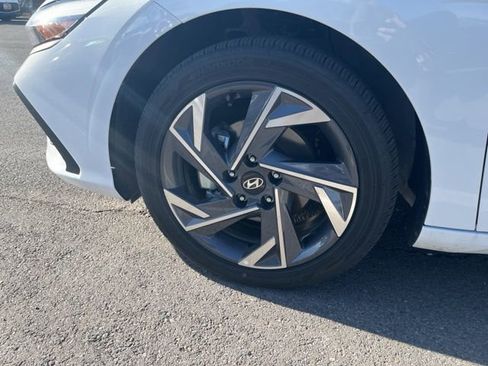 Used 2025 Hyundai Elantra SEL FWD image 10