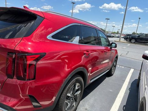 Certified 2023 Kia Sorento EX FWD image 4