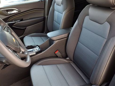 New 2026 Chevrolet Trax LT image 3