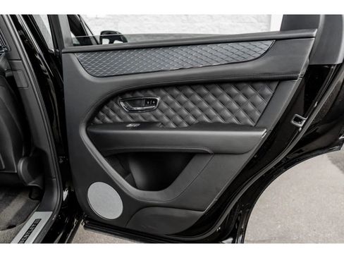 Used 2022 Bentley Bentayga image 38