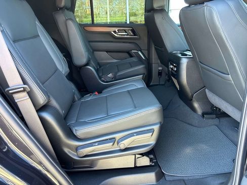 Used 2026 GMC Yukon Denali AWD/4WD image 17