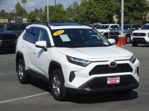 Used 2024 Toyota RAV4 XLE w/ Convenience Package image 4