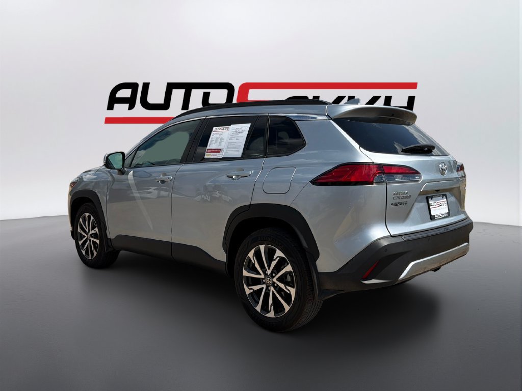 Used 2024 Toyota Corolla Cross XLE w/ Convenience Package FWD image 7