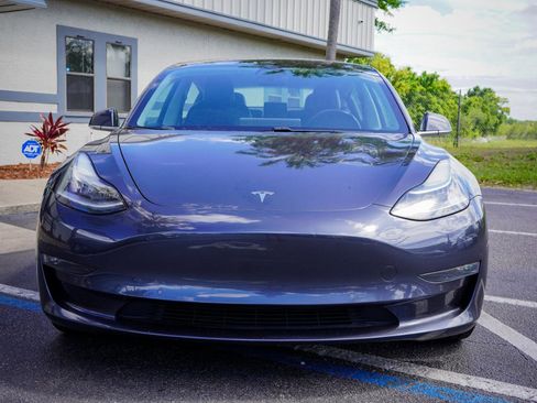 Used 2018 Tesla Model 3 image 2