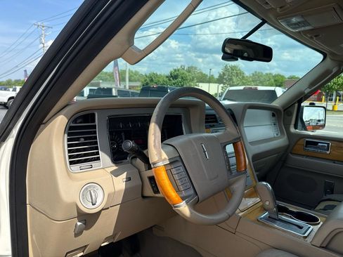 Used 2007 Lincoln Navigator 4WD image 13