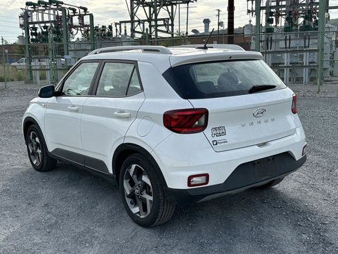 Certified 2023 Hyundai Venue SEL FWD image 6