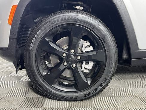 New 2025 Jeep Grand Cherokee L Altitude image 11