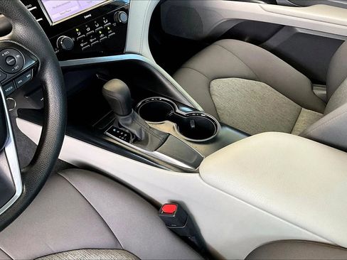 Used 2020 Toyota Camry LE FWD image 15
