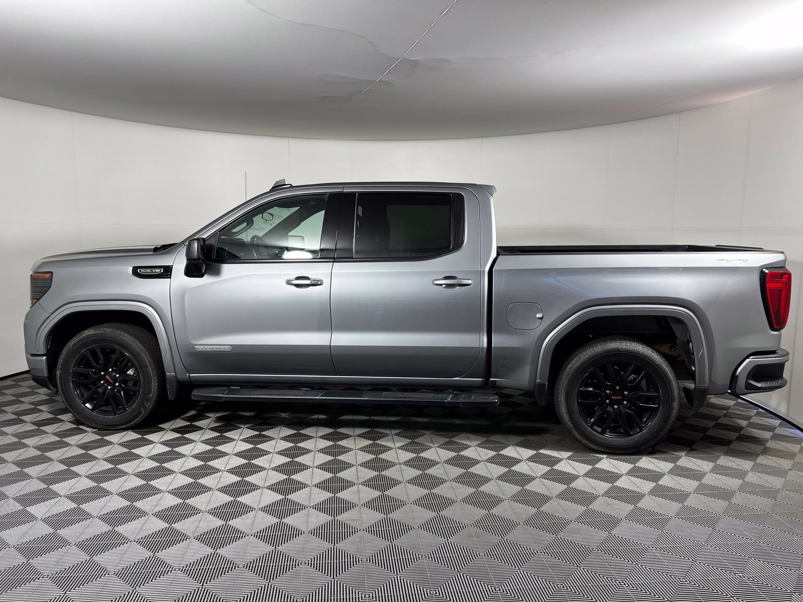 Used 2024 GMC Sierra 1500 Elevation w/ LPO, Elevation Black Package AWD/4WD image 7